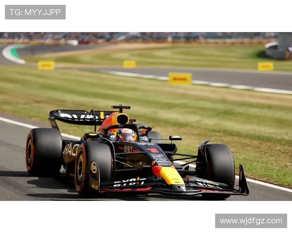 F1赛季最新动态:红牛车队连续夺冠,梅赛德斯调整战略备战下赛季