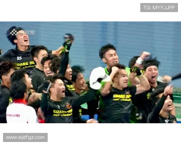 年轻球星逆转取胜助力球队挺进决赛全场沸腾展现体育激情精神风貌